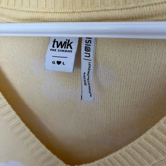 Flower Vest - Picture 3 of 3